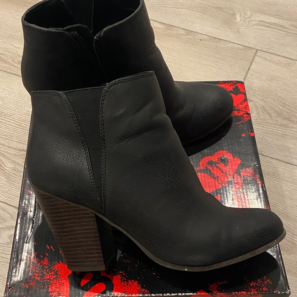 Fergalicious Black Heeled Boots - Picture 5 of 5